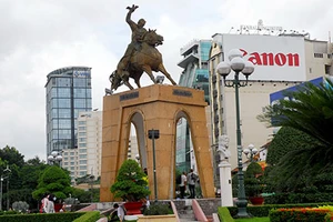 Ứng xử với tượng là ứng xử với ký ức đô thị!