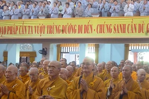 Tăng ni, Phật tử yêu cầu Trung Quốc trả yên bình cho biển Đông