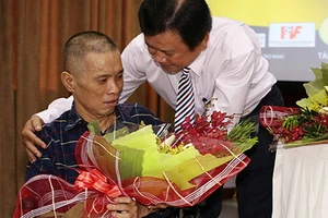 Khoảng lặng ở giải Fair Play 2014: Cười đi, anh Minh Hùng…