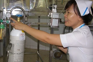 Xe đẩy chuyển bệnh an toàn dành cho trẻ sơ sinh cấp cứu