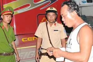 Tài xế say gây rối trạm cân xe