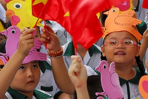 Lòng yêu nước cần được “di truyền”