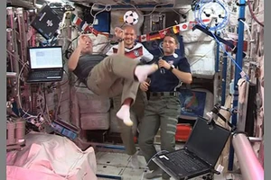 Trạm không gian ISS cũng khai mạc World Cup