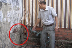 Sở giao đất, thị xã đòi đập nhà dân