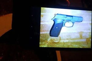 Nổ súng vì không vượt được xe cùng chiều 