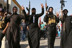 Phiến quân tấn công nhà máy lọc dầu lớn nhất Iraq