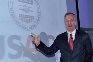  Mỹ nên hủy bỏ cấm vận vũ khí với Việt Nam