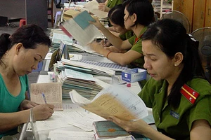 Nhập hộ khẩu: Diện tích ở 8-16 m2/người 