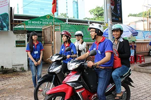 Xin nghỉ không lương để chạy “xe ôm tình nguyện”