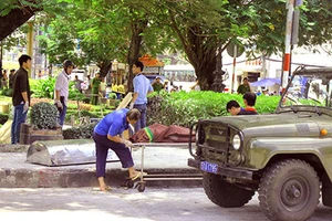 Túng quẫn, một người đàn ông tự thiêu