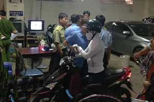  Cư dân bị đánh hội đồng trước mặt công an