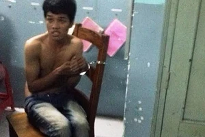 Đi ăn cưới, bắt cướp trước nhà hàng