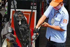 Giá xăng dầu vẫn cứ “lỗi nhịp”