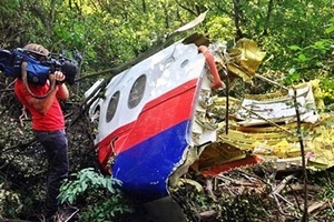 Máy bay MH17 bị bắn rơi: Ukraine bắn máy bay trong tập trận?
