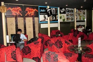 Bít lối thoát hiểm cao ốc để bán cà phê