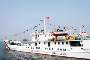 Lực lượng kiểm ngư được trang bị súng tiểu liên, đại liên