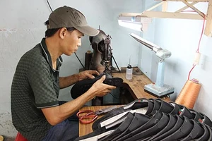 Nhớ hào quang làng giày Khánh Hội...