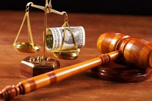 Khởi tố giám đốc Ban QLDA chiếm đoạt gần 700 triệu đồng