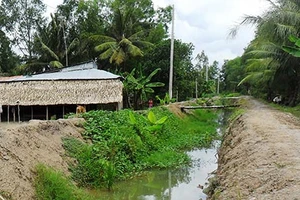 Cán bộ “giúp” dân trục lợi tiền bồi thường