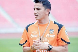 Asiad 17: HLV Kiatisak bị làm khó khi CLB không “nhả” quân