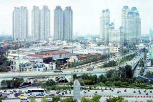 TP.HCM không nên phát triển về phía Nam