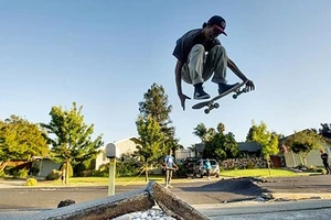 Ban bố tình trạng khẩn cấp sau động đất ở California