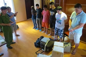 Bắt nhóm lừa tiền tỉ qua điện thoại: Vì sao các nạn nhân 'sập bẫy'?