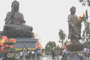 Khánh thành tượng Phật bằng đồng lớn nhất Đông Nam Á