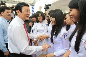 Chủ tịch nước dự khánh thành trường mới ở Long An