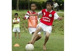 Chuyện chưa biết về số 10 Nguyễn Công Phượng: Từng bị loại vì còi