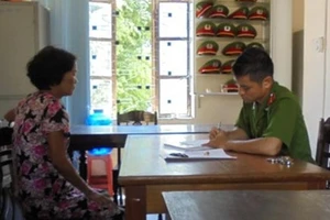 Truy tìm người dùng vàng giả mua card điện thoại