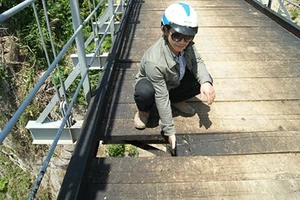 Công an điều tra vụ cầu treo mới làm có nguy cơ sập