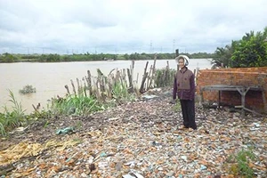 Vướng bồi thường, nguy cơ nhà trôi sông 