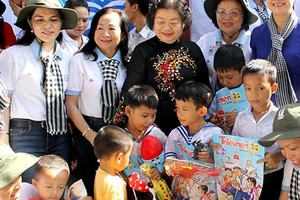 Thực hiện tốt việc góp ý, phản biện