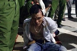 Kẻ bắn vào cảnh sát đang có hai lệnh truy nã