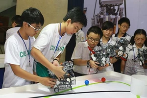 Trường THCS Hồng Bàng và Chu Văn An vô địch Robotacon TP.HCM