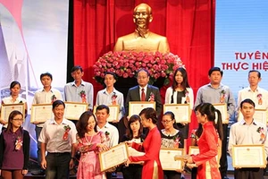 Trách nhiệm cộng đồng, vững bước đi lên