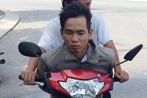 Giả vờ mua hàng để trộm xe máy