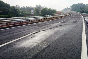 Lún, nứt cao tốc gần 1,5 tỉ USD: Tại 'trời'?