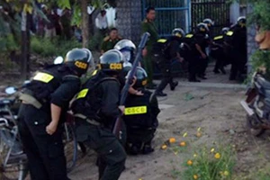 Vụ giang hồ nổ súng vào cảnh sát: Bắt giam bảy bị can tội đánh bạc