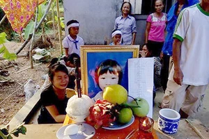 Quá đói, bé gái lớp 3 té xe chết đuối trên đường đi học về