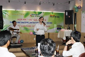 Công chức lập câu lạc bộ vọng cổ