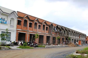 Cần Thơ: Một công ty xây ‘lụi’ gần 180 ngôi nhà