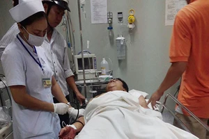 Truy sát tới bệnh viện