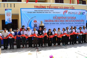 Kiều bào ủng hộ CLB ‘Vì Hoàng Sa-Trường Sa thân yêu’