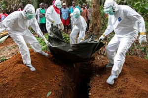 Đã có gần 10.000 ca nhiễm Ebola