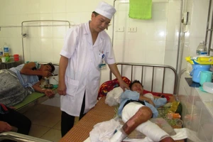 Bé 13 tuổi bị bỏng nặng không được cấp cứu