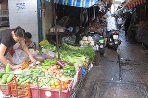 Phường tiếp tục vận động người dân giải tỏa chợ tự phát