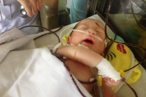 Vụ tai nạn khiến con văng ra ngoài: Sức khỏe cháu bé tiến triển tốt