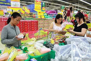 Hàng Việt vất vả giành khách hàng